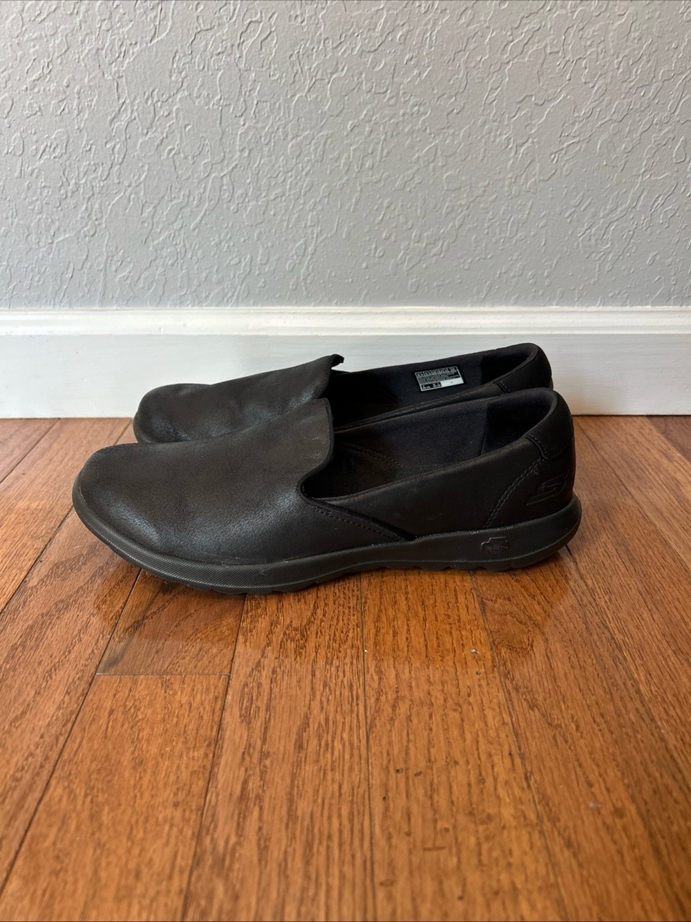 Skechers Go Walk Lite Queenly Slip On Shoes Sneakers Womenâs Size 8.5 Black